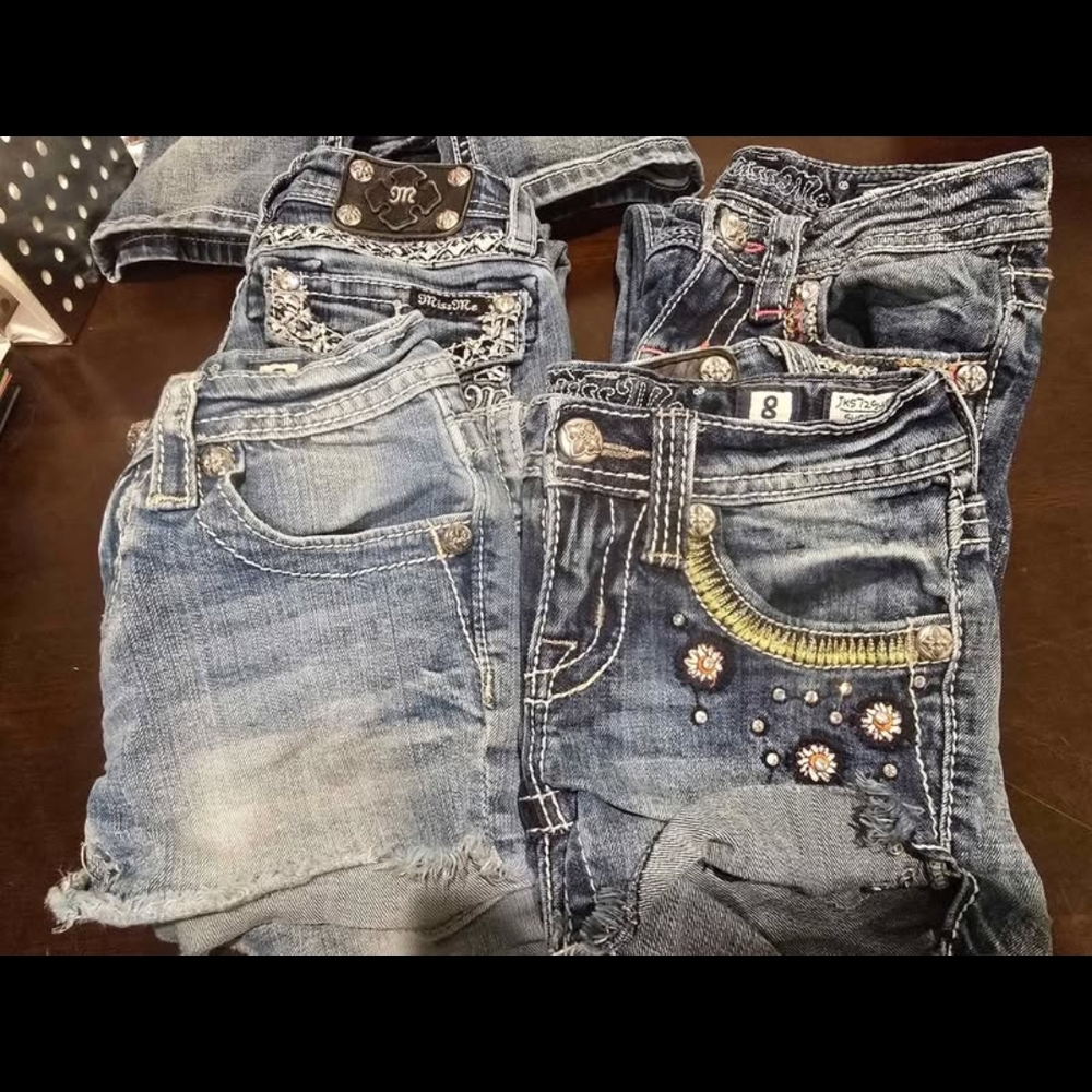 Embroidered Denim Shorts - Picture 3 of 4